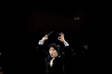 Le Japonais Kazuki Yamada, chef d'orchestre de 30 ans, a remporté samedi soir le 51ème Concours international des jeunes chefs d'orchestre, dans le cadre du festival de musique de Besançon.  Photo:Jeff Pachoud/AFP 